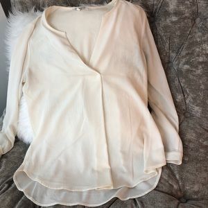 Classic off-white blouse. Sz L.